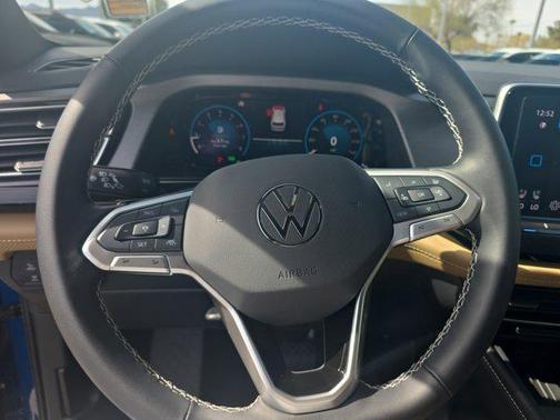 2025 Volkswagen Atlas Cross Sport 2.0T SE