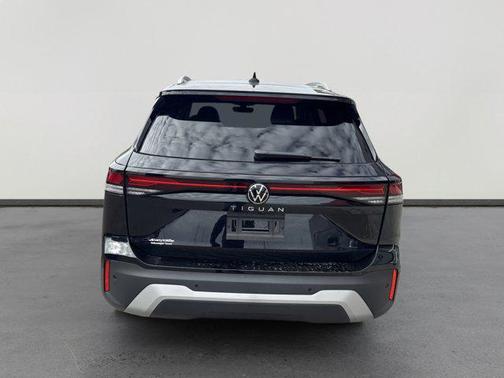 deep black pearl 2026 Volkswagen Tiguan 2.0T S