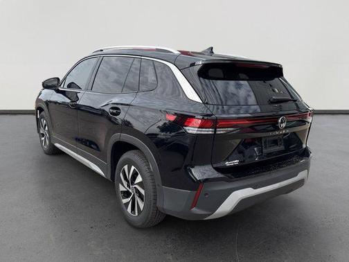 deep black pearl 2026 Volkswagen Tiguan 2.0T S