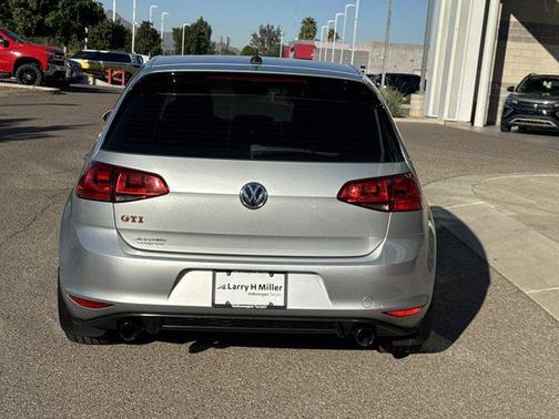 2017 Volkswagen Golf GTI 2.0T SE 4-Door