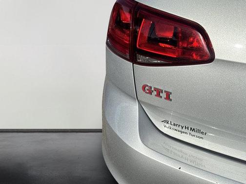 2017 Volkswagen Golf GTI 2.0T SE 4-Door