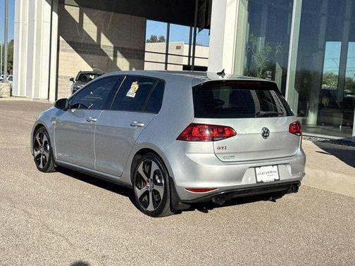 2017 Volkswagen Golf GTI 2.0T SE 4-Door