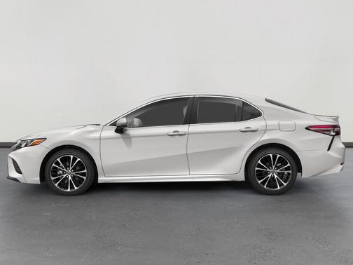 Super White 2018 Toyota Camry SE