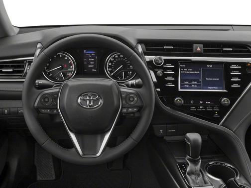 Super White 2018 Toyota Camry SE