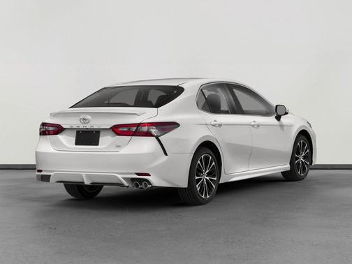 Super White 2018 Toyota Camry SE