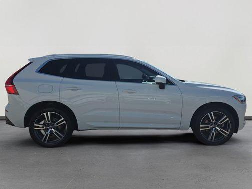 2021 Volvo XC60 T5 Momentum