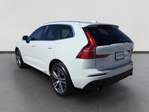 2021 Volvo XC60 T5 Momentum