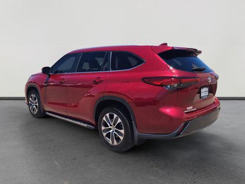 Ruby Flare Pearl 2023 Toyota Highlander XLE