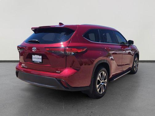 Ruby Flare Pearl 2023 Toyota Highlander XLE