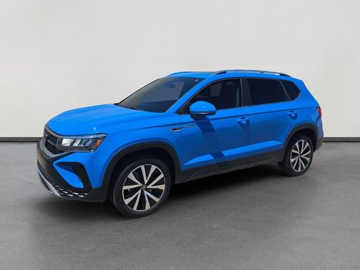 Cornflower Blue 2024 Volkswagen Taos SE