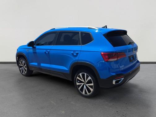 Cornflower Blue 2024 Volkswagen Taos SE
