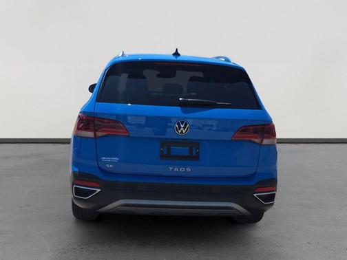 Cornflower Blue 2024 Volkswagen Taos SE