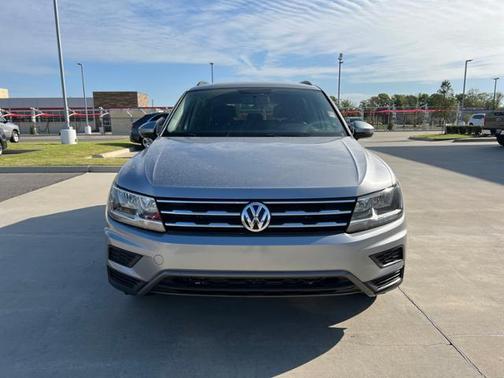 Photo 2 of 11 of 2021 Volkswagen Tiguan 2.0T S