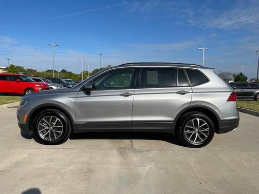 Photo 3 of 11 of 2021 Volkswagen Tiguan 2.0T S