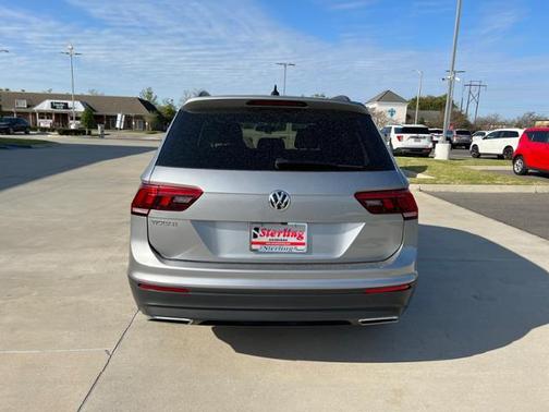 Photo 4 of 11 of 2021 Volkswagen Tiguan 2.0T S
