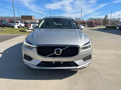 Photo 2 of 12 of 2021 Volvo XC60 T6 Momentum