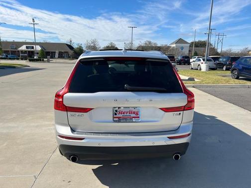 Photo 4 of 12 of 2021 Volvo XC60 T6 Momentum