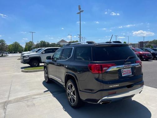 Photo 4 of 16 of 2018 GMC Acadia Denali