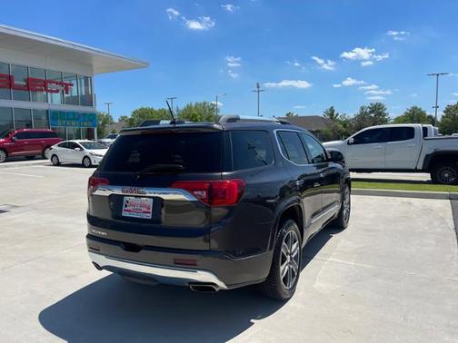 Photo 5 of 16 of 2018 GMC Acadia Denali