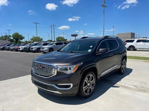 Photo 3 of 16 of 2018 GMC Acadia Denali