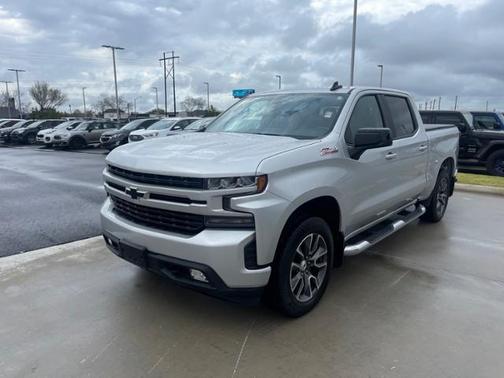 Photo 3 of 12 of 2020 Chevrolet Silverado 1500 RST