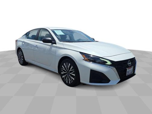 White 2024 Nissan Altima 2.5 SV