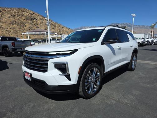 Summit White 2025 Chevrolet Traverse LT