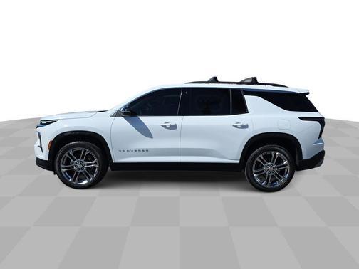 Summit White 2025 Chevrolet Traverse LT
