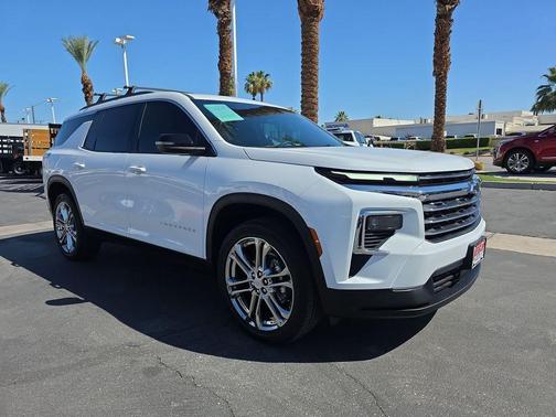 Summit White 2025 Chevrolet Traverse LT