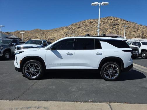 Summit White 2025 Chevrolet Traverse LT
