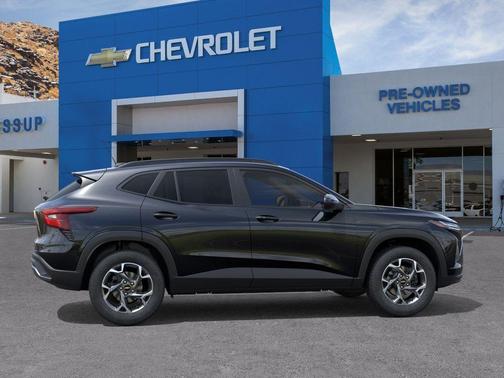 Mosaic Black Metallic 2026 Chevrolet Trax LT