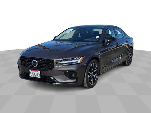 2024 Volvo S60 B5 Core Dark Theme