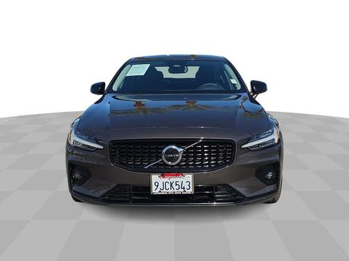 2024 Volvo S60 B5 Core Dark Theme
