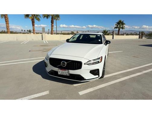 2024 Volvo S60 B5 Core Dark Theme