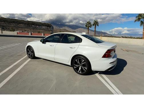 2024 Volvo S60 B5 Core Dark Theme