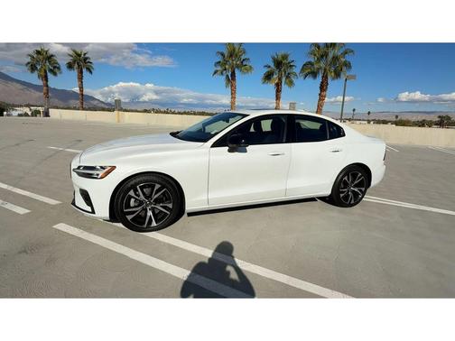 2024 Volvo S60 B5 Core Dark Theme