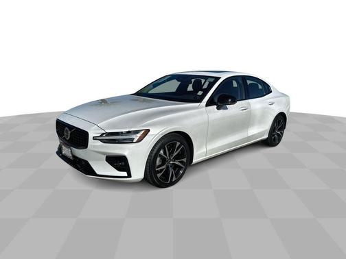 2024 Volvo S60 B5 Core Dark Theme