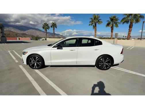 2024 Volvo S60 B5 Core Dark Theme