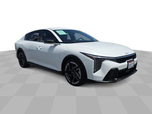 Snow White Pearl 2025 Kia K4 GT-Line