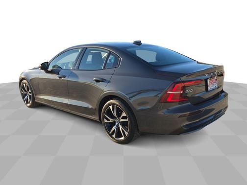 2024 Volvo S60 B5 Core Dark Theme