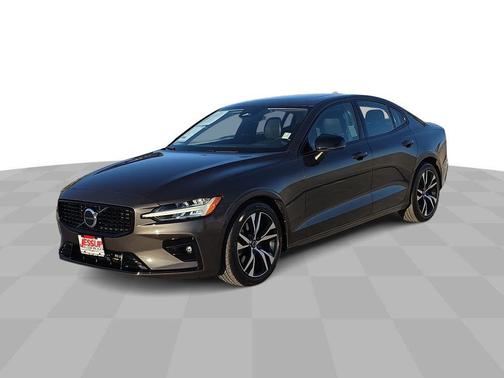 2024 Volvo S60 B5 Core Dark Theme