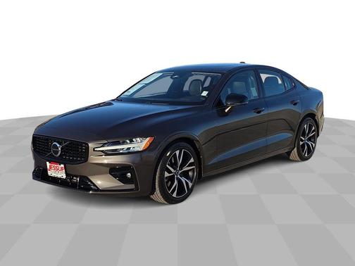 2024 Volvo S60 B5 Core Dark Theme