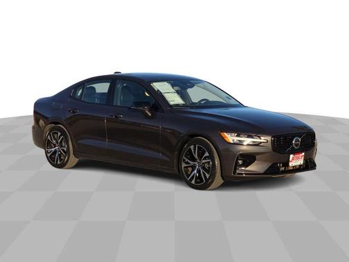 2024 Volvo S60 B5 Core Dark Theme