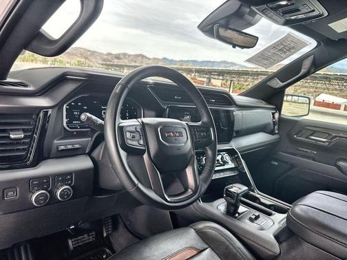 Summit White 2024 GMC Sierra 1500 AT4