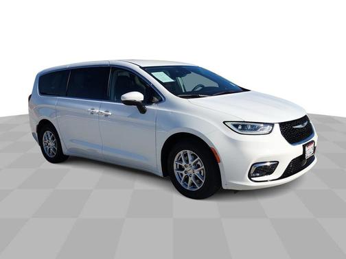 2023 Chrysler Pacifica Touring-L