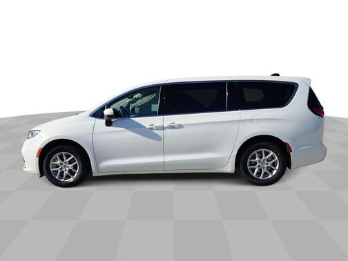 2023 Chrysler Pacifica Touring-L