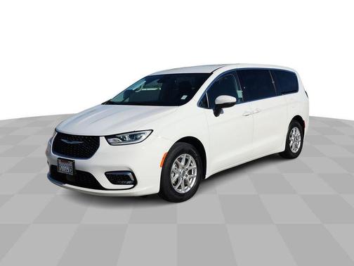 2023 Chrysler Pacifica Touring-L