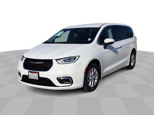 2023 Chrysler Pacifica Touring-L