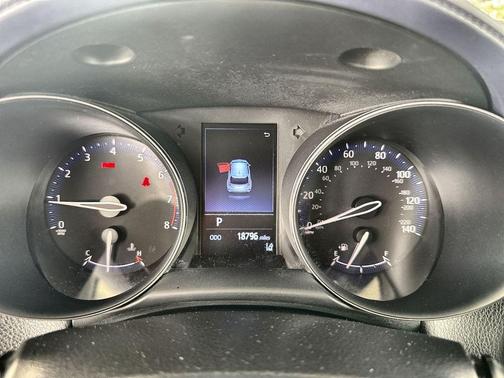 Blizzard Pearl 2020 Toyota C-HR XLE