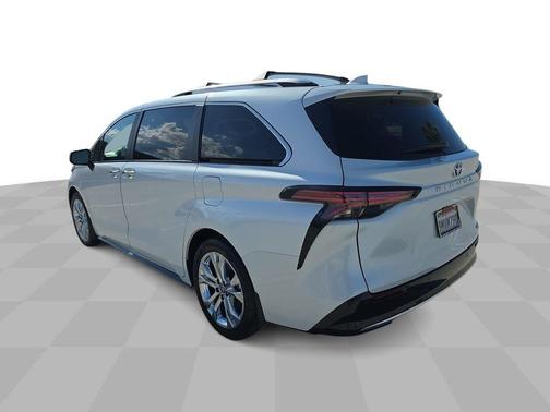 2024 Toyota Sienna Platinum 7 Passenger